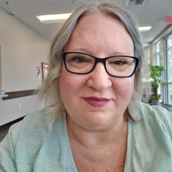 Meet your Posher, Tina - Picture 2 of 2